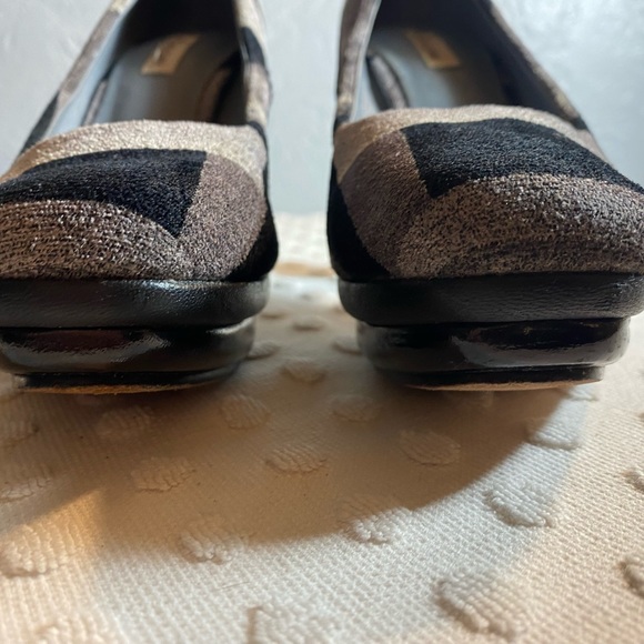 DEVANI Vintage Grey and Black Plaid Heel - Picture 2 of 16